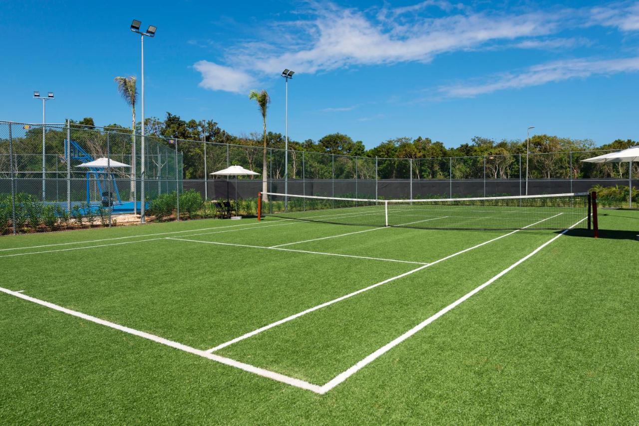 Ocean Eden Bay (Adults Only) Spring Rises Exterior foto Tennis court at the Club