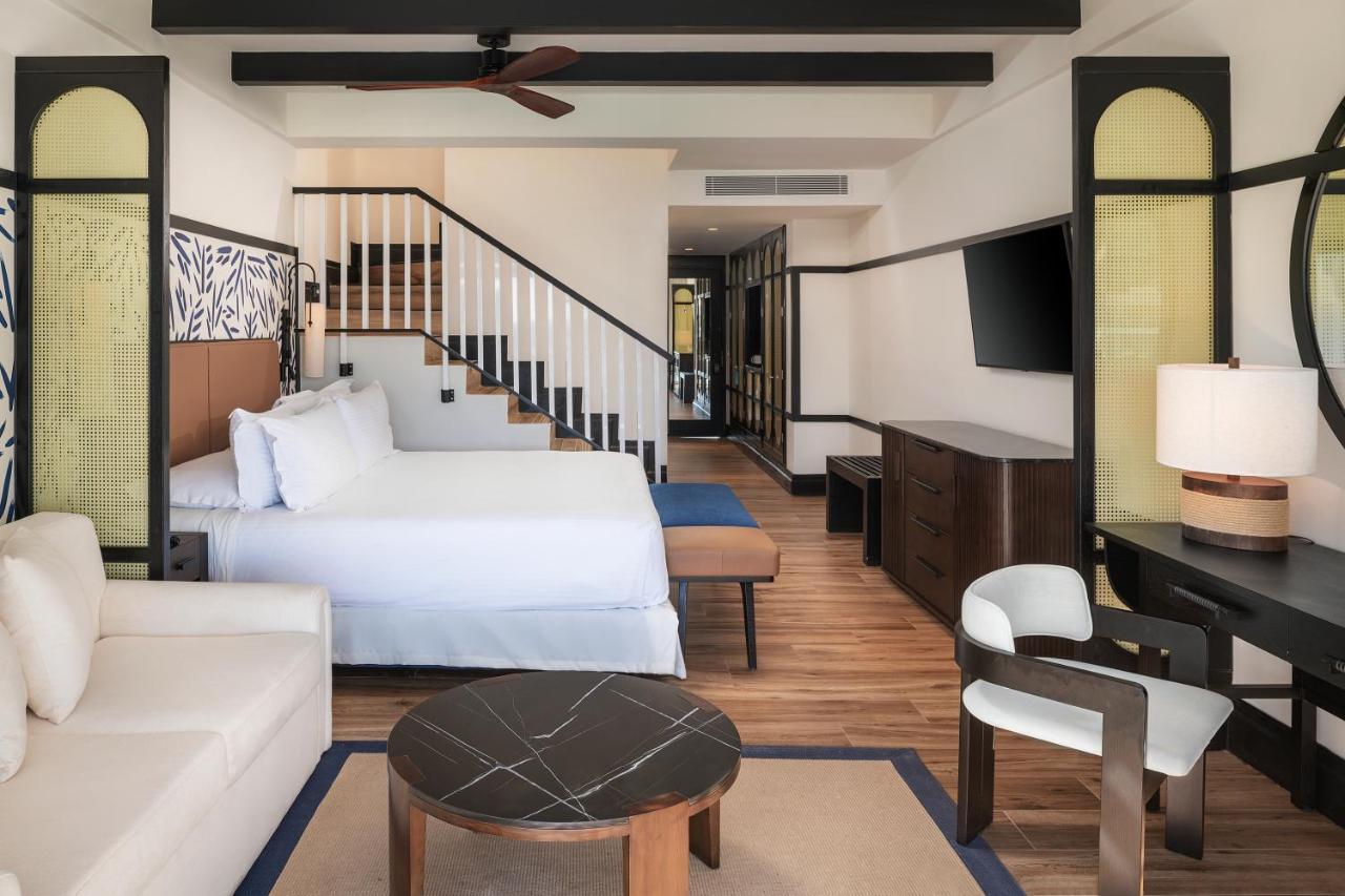 Ocean Eden Bay (Adults Only) Spring Rises Exterior foto A suite at the hotel