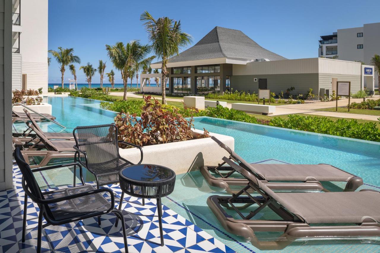 Ocean Eden Bay (Adults Only) Spring Rises Exterior foto The pool at the Hard Rock Hotel in Cancun
