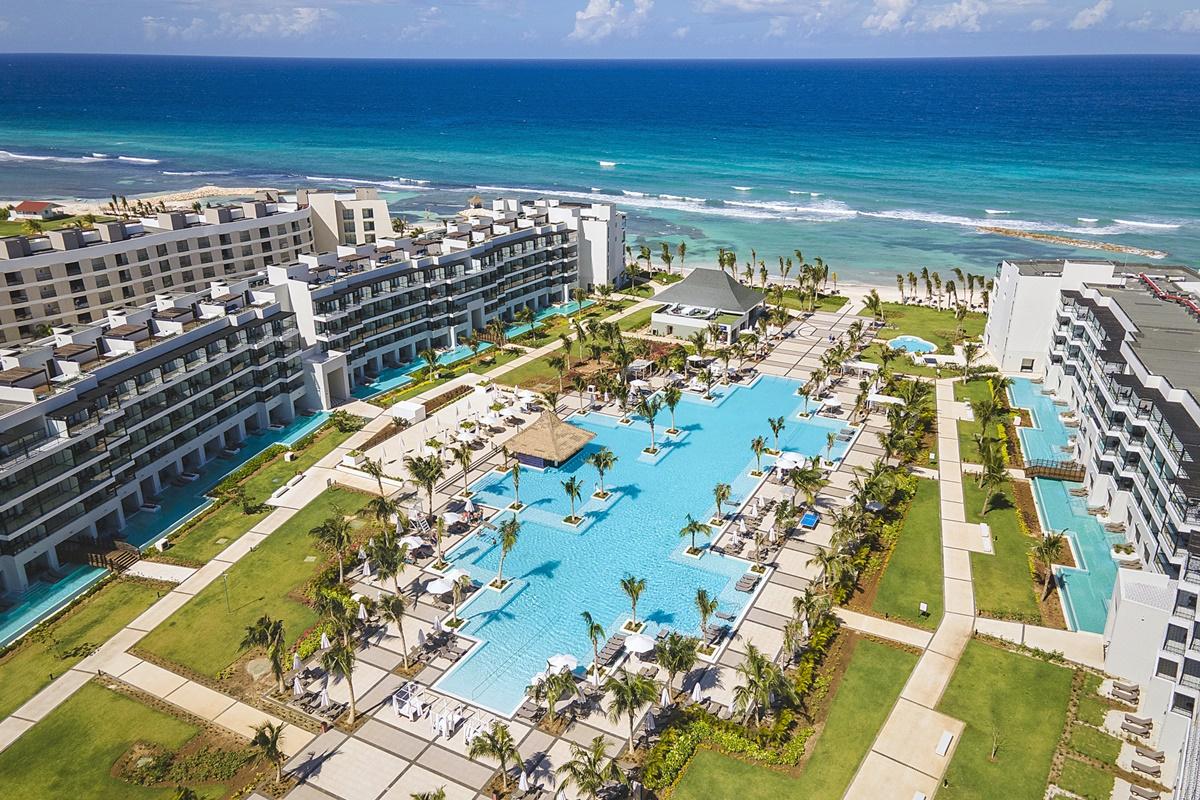 Ocean Eden Bay (Adults Only) Spring Rises Exterior foto Aerial view of the resort