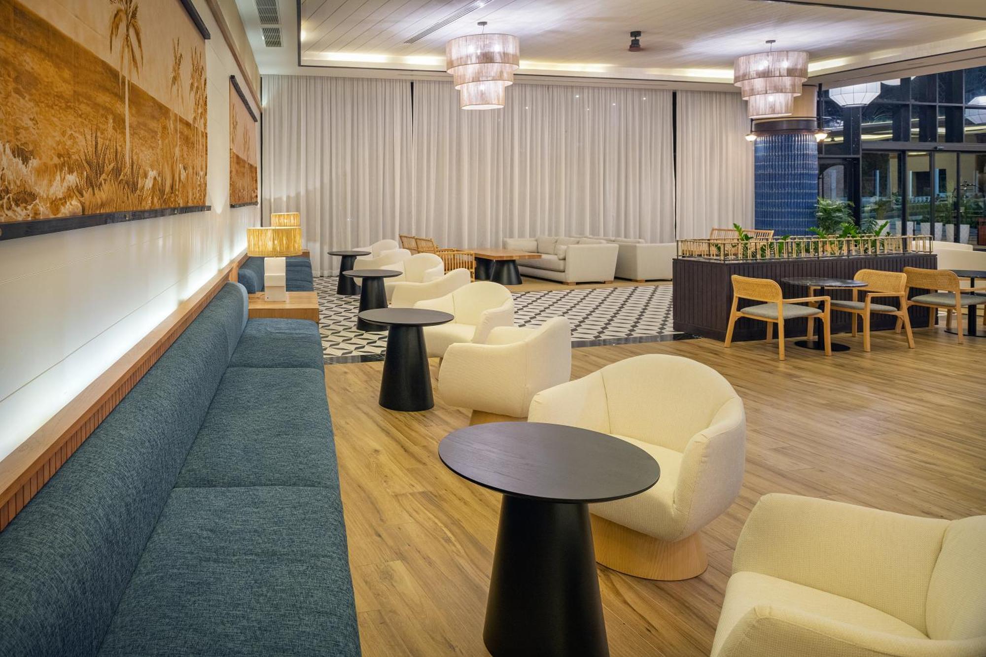 Ocean Eden Bay (Adults Only) Spring Rises Exterior foto The lounge at the airport