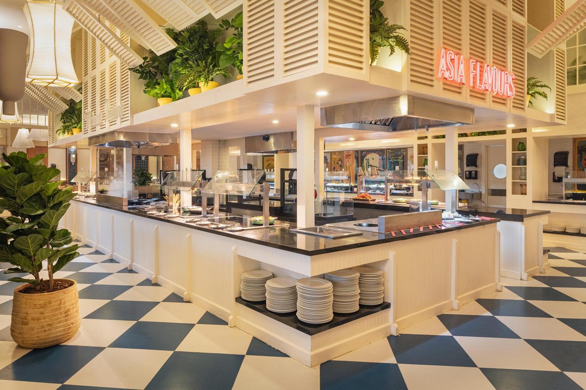 Ocean Eden Bay (Adults Only) Spring Rises Exterior foto The buffet at the restaurant