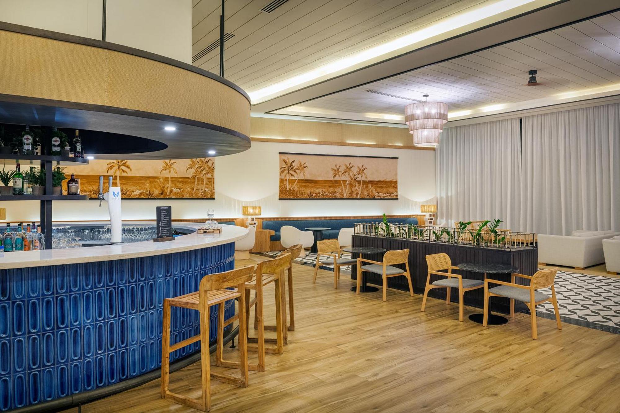 Ocean Eden Bay (Adults Only) Spring Rises Exterior foto The lounge at the airport