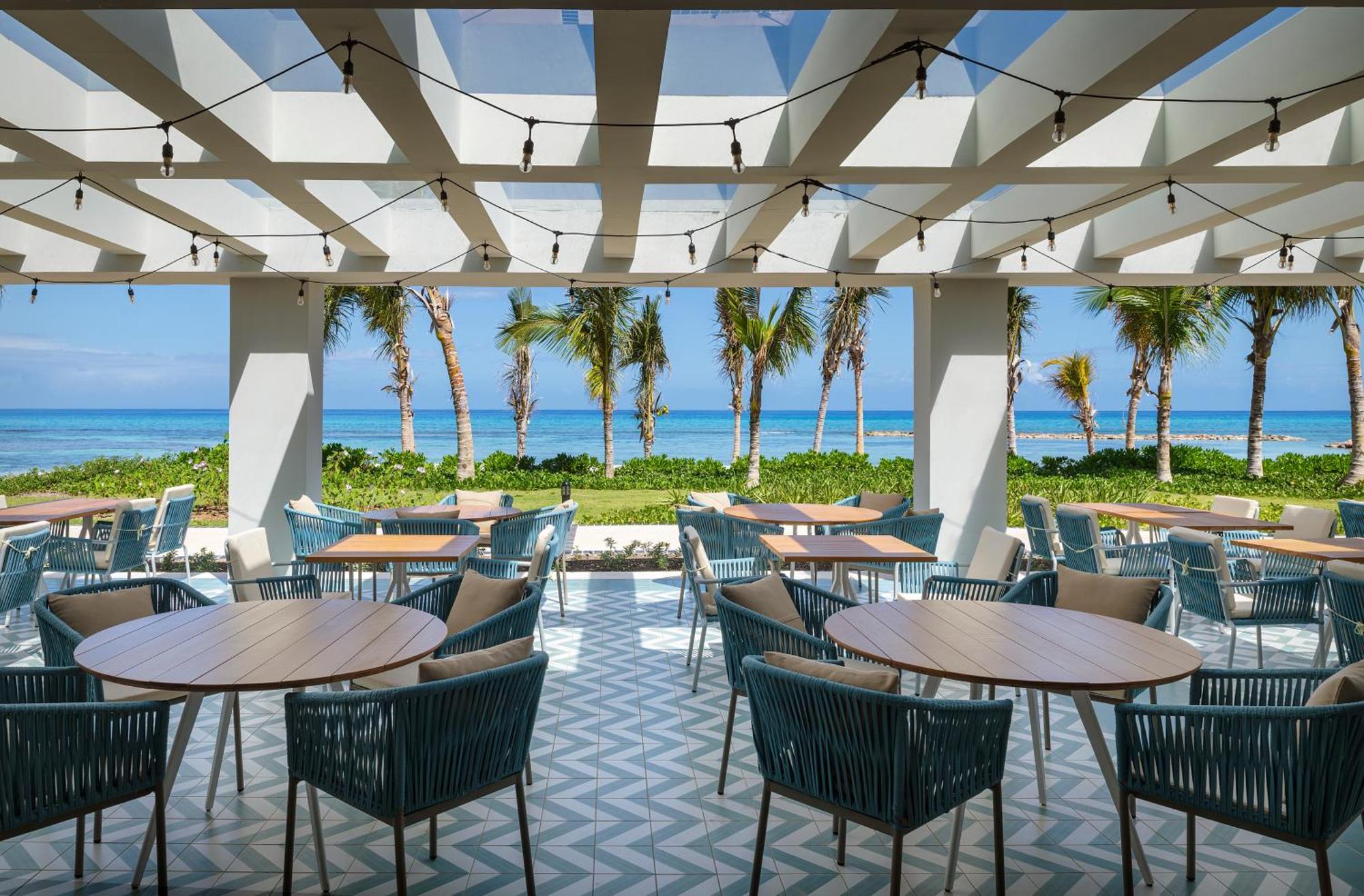 Ocean Eden Bay (Adults Only) Spring Rises Exterior foto The Beach Club at The Ritz-Carlton, Cancun